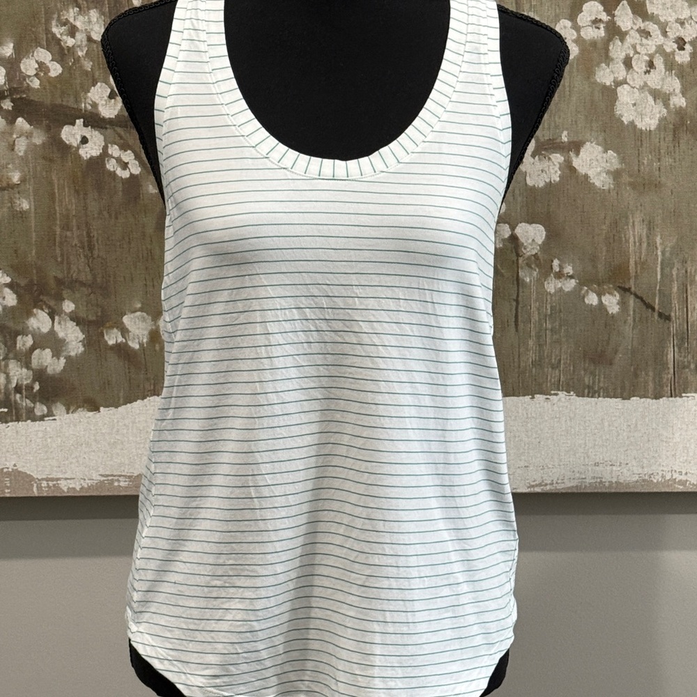 Lululemon love tank - Picture 2 of 3